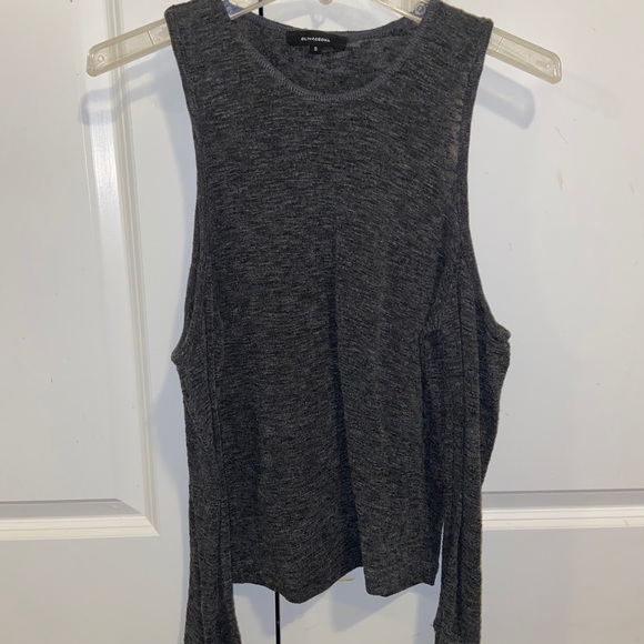 Gray shoulders cut out shirt - Picture 1 of 3